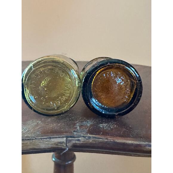 2 Vintage Miniature Glass Bottles - Picture 3 of 6